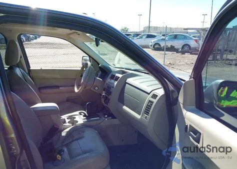 2008 Ford Escape Hybrid z USA, uszkodzony, nr VIN 1FMCU59H48KB82904